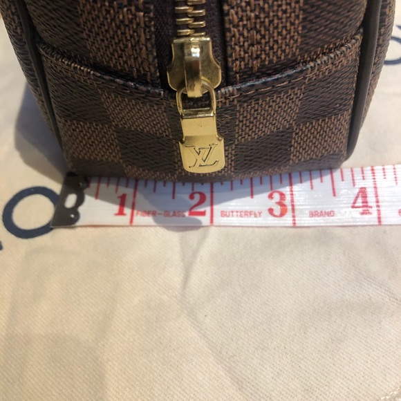 SOLD!!! Louis Vuitton toiletry Damier Ebene bag - Picture 9 of 16